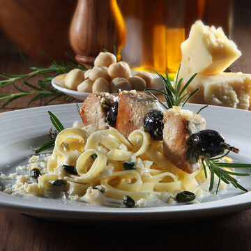 Produktbild für 'Schwertfisch-Spiess auf Pasta alla chitarra mit Macadamia-Pistazien-Sauce'