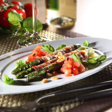 Produktbild für 'Spargel in Bacon mit Tomatenconcassé'