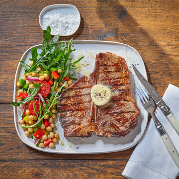 Produktbild für 'T-Bone-Steak, Knoblauchbutter und Kichererbsensalat'
