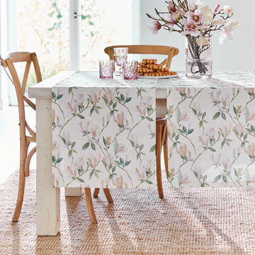 Produktbild für 'Tischläufer: Romantische Tischwäsche mit detailgetreuem Magnolienmotiv'