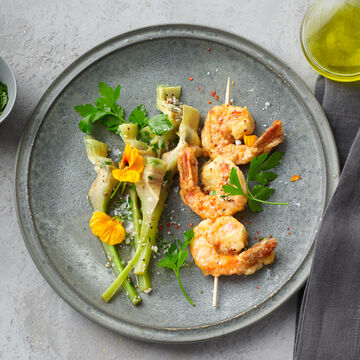 Produktbild für 'Warmer Artischockensalat mit Agrimetto-Vinaigrette und Garnelenspiessen'