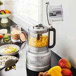 Produktbild für 'Multifunktional & leistungsstark: KitchenAid Food-Processor knetet sogar Teig'
