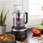 Produktbild für 'Multifunktional & leistungsstark: KitchenAid Food-Processor knetet sogar Teig'
