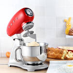 Produktbild für 'SMEG Küchenmaschine: Neueste Technologie im eleganten Retro-Look'