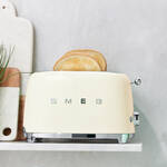 Produktbild für 'SMEG 4-Schlitz-Toaster verbindet eleganten Retro-Look mit modernster Technik'