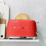 Produktbild für 'SMEG 4-Schlitz-Toaster verbindet eleganten Retro-Look mit modernster Technik'