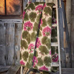 Produktbild für 'Wärmende Walk-Wolldecke mit Blumen-Relief-Motiv'