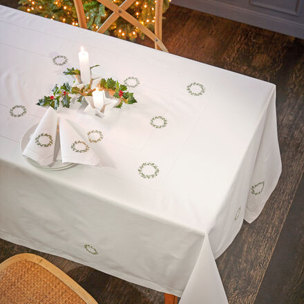 Produktbild für 'Feine, handbestickte Tischdecke mit Kranz-Motiv'