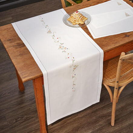 Produktbild für 'Feiner, handbestickter Tischläufer mit Tannenbaum-Motiv, Tischdecke, Serviette, Tafeldecke'