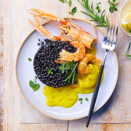 Produktbild für 'Fregula sarda nero con scampi e salsa allo zafferano'