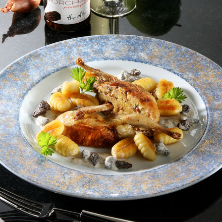Produktbild für 'Gefüllte Wachteln mit Spinat-Ricotta-Gnocchi und Morchel-Rahm-Sauce'