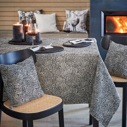 Produktbild für 'Kontrastreiche Paisley-Tischdecke in Schwarz-Weiß'