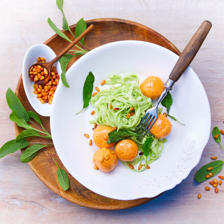 Produktbild für 'Lachsklößchen mit Salbei-Linguine'