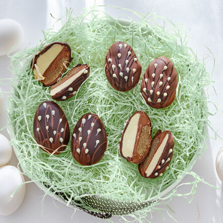 Produktbild für 'Lukullische Füllung: Pasteten-Eier aus Trüffelcreme Marc de Champagne, Edelmarzipan, Nougat'