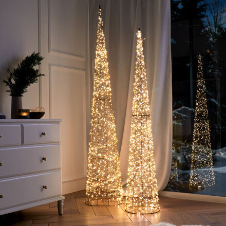 Produktbild fr 'Metallpyramide - Imposante Weihnachtsbeleuchtung, goldfarbenes Metall, mit warmweien LED umwickelt'