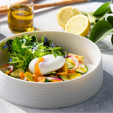 Produktbild fr 'Pochiertes Ei auf Gemse-Salat-Bett'